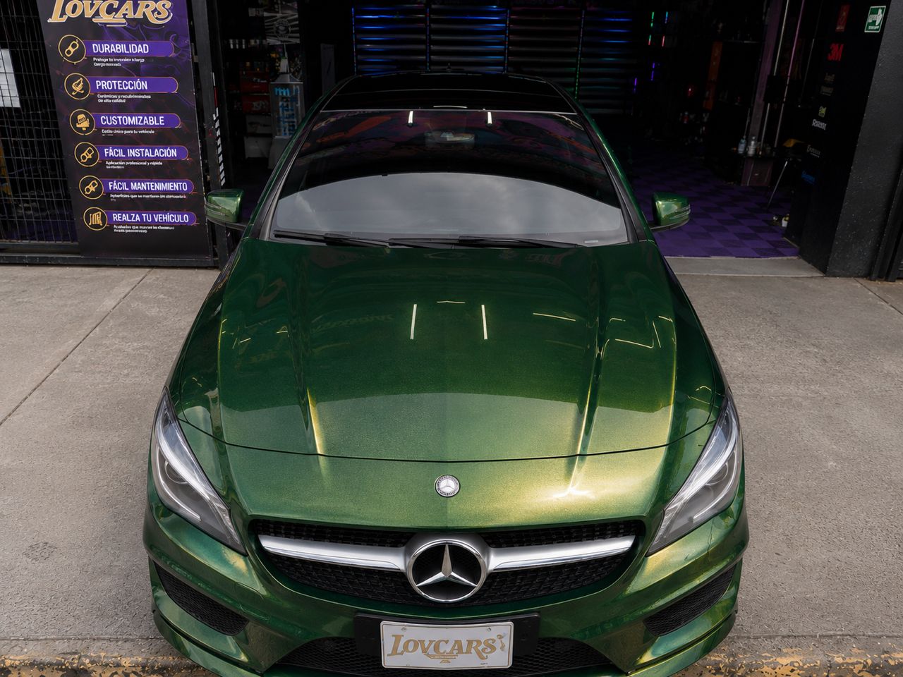 Aston Martin Iridescent Emerald Green - Image 4